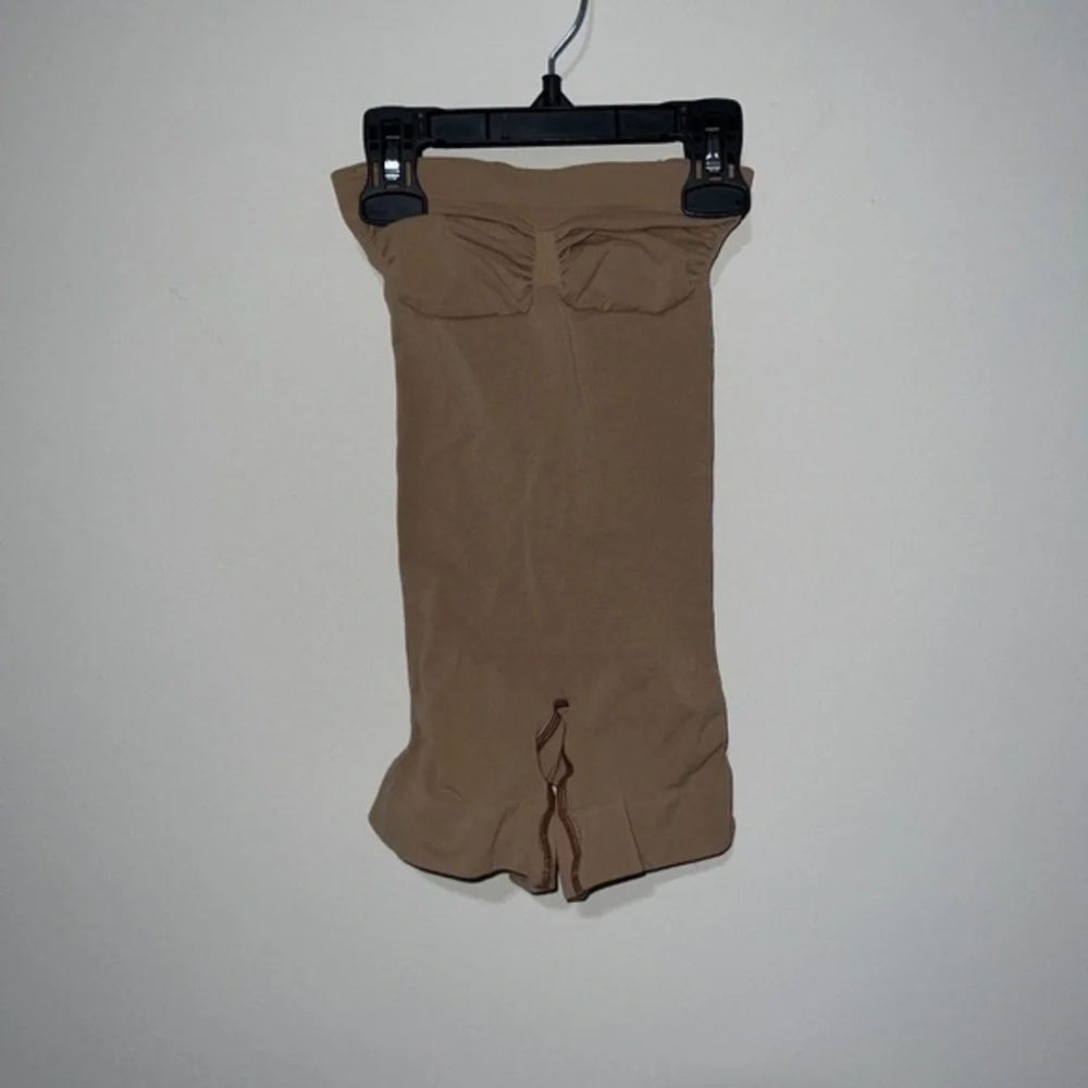 SKIMS SEAMLESS SCULPT STRAPLESS SHORTIE BODYSUIT SIENNA SMALL NO